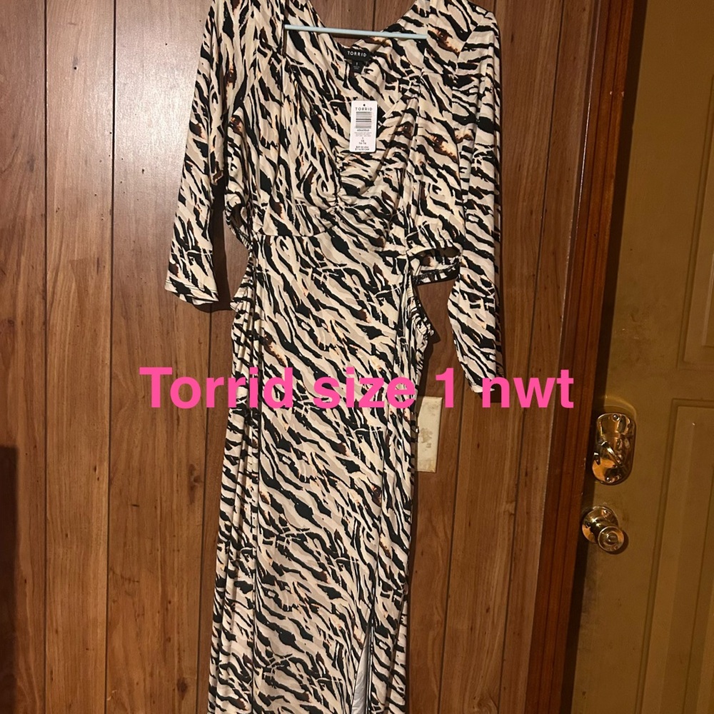 Torrid Black and Cream Animal Print Long Sleeve Dress NWT TORRID size 1